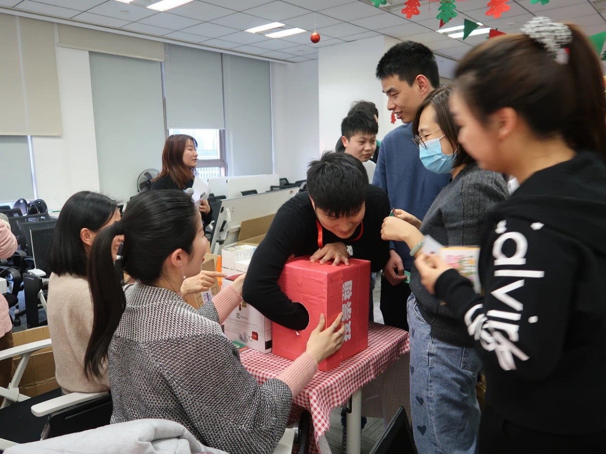 A Happy and Successful 2020 Cango Chairy Bazaar Celebrating Christmas and New Year A Happy and Successful 2020 Cango Chairy Bazaar Celebrating Christmas and New Year